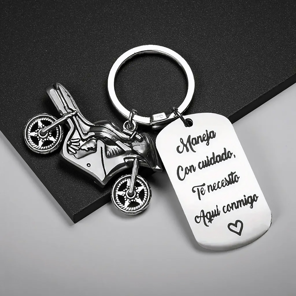 Maneja con cuidado te necesito aqui conmigo keychains