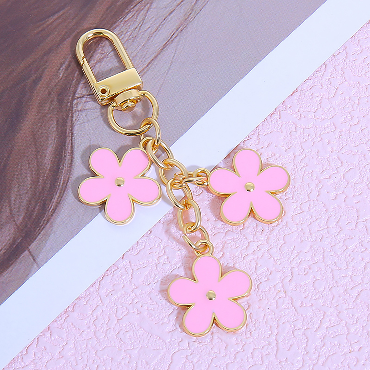 Creative Daisy Flower Keychain Pendant Charm thumbnail 6