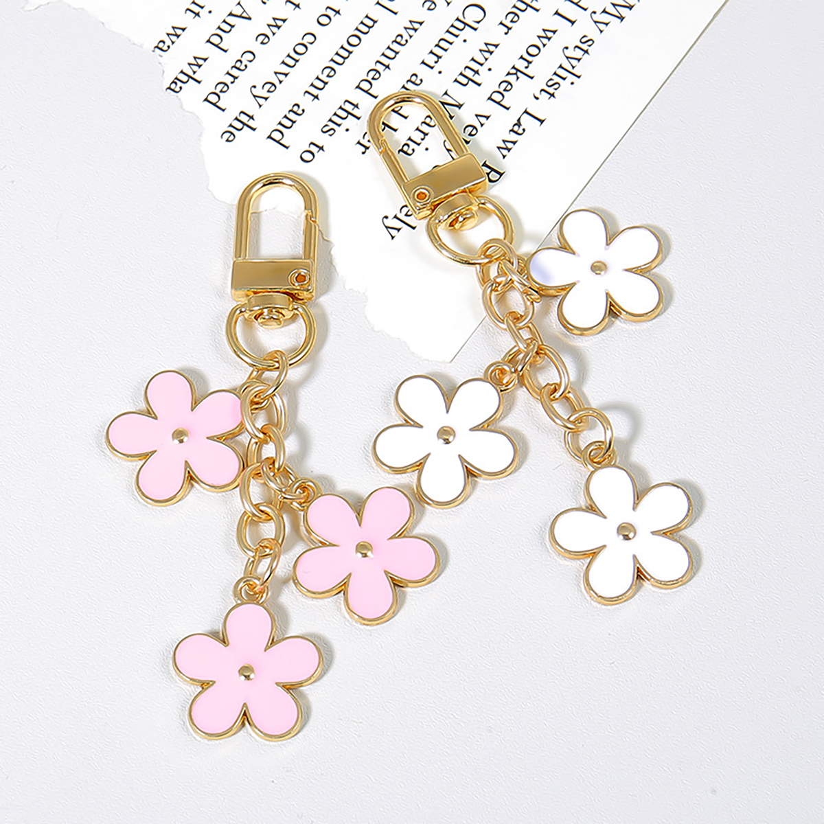 Creative Daisy Flower Keychain Pendant Charm thumbnail 9